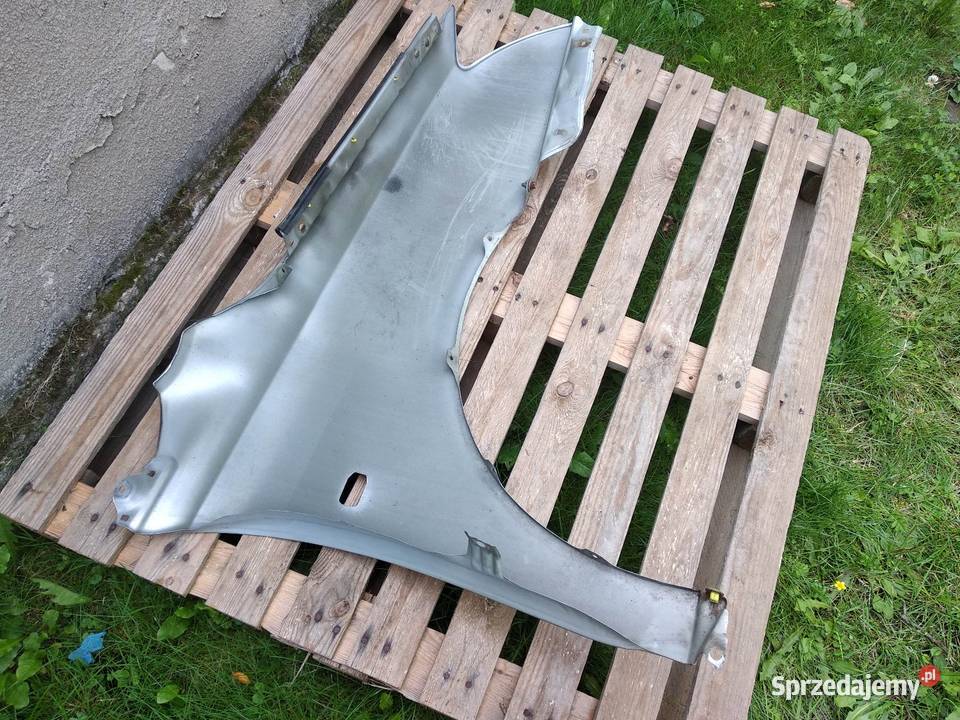 Toyota Avensis T25 przedlift błotnik lewy osobowe