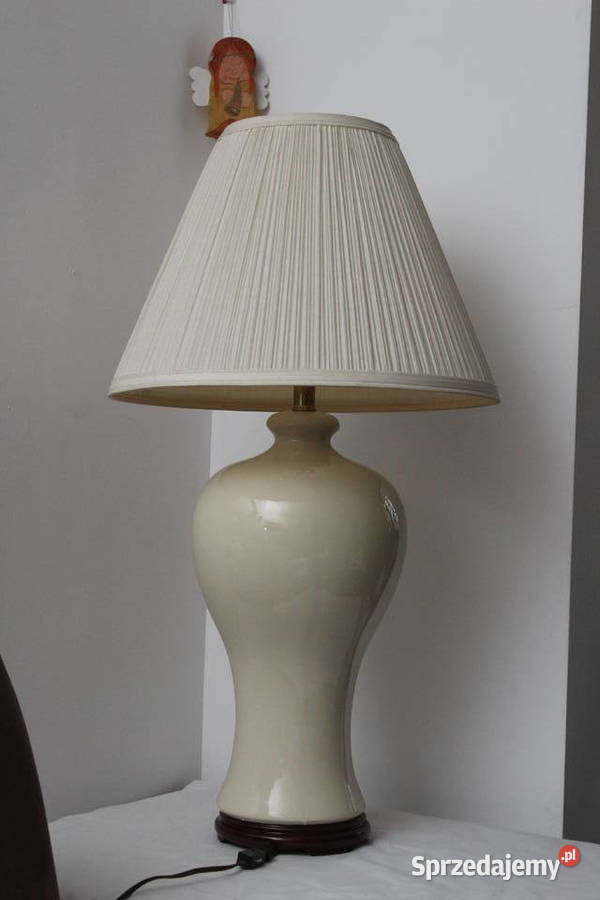 Piękna stylowa amerykańska lampa do sypialni