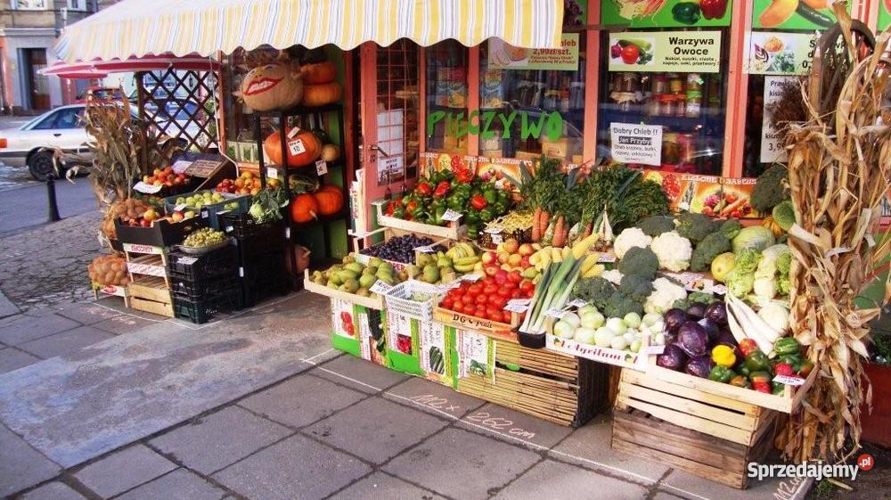 Odstapie działający sklep spożywczowarzywniczy z