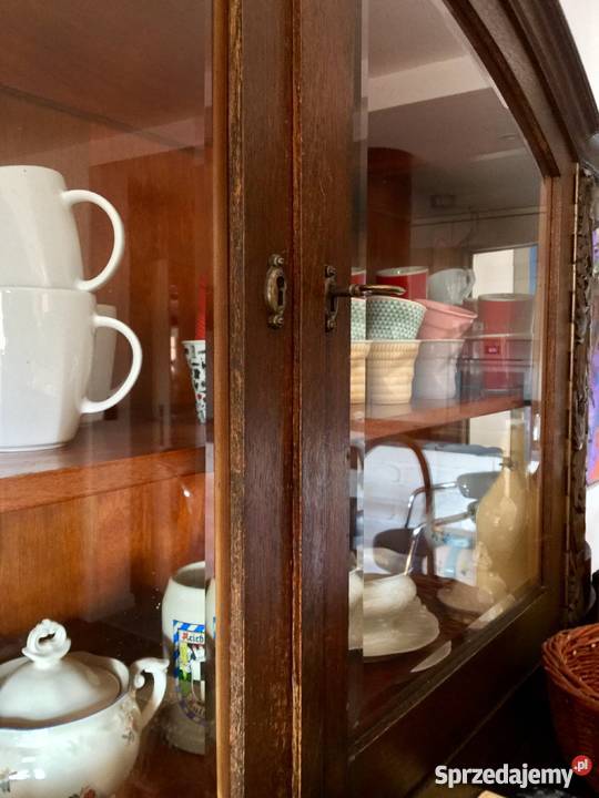 kredens dębowy z lat 30 pochodzący z Opola Stan Strzeleczki sprzedam