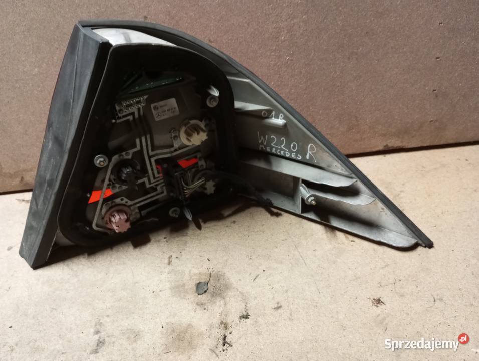 LAMPA TYŁ PRAWA MERCEDES SKLASA W 220 SEDAN Motoryzacja Tarnów