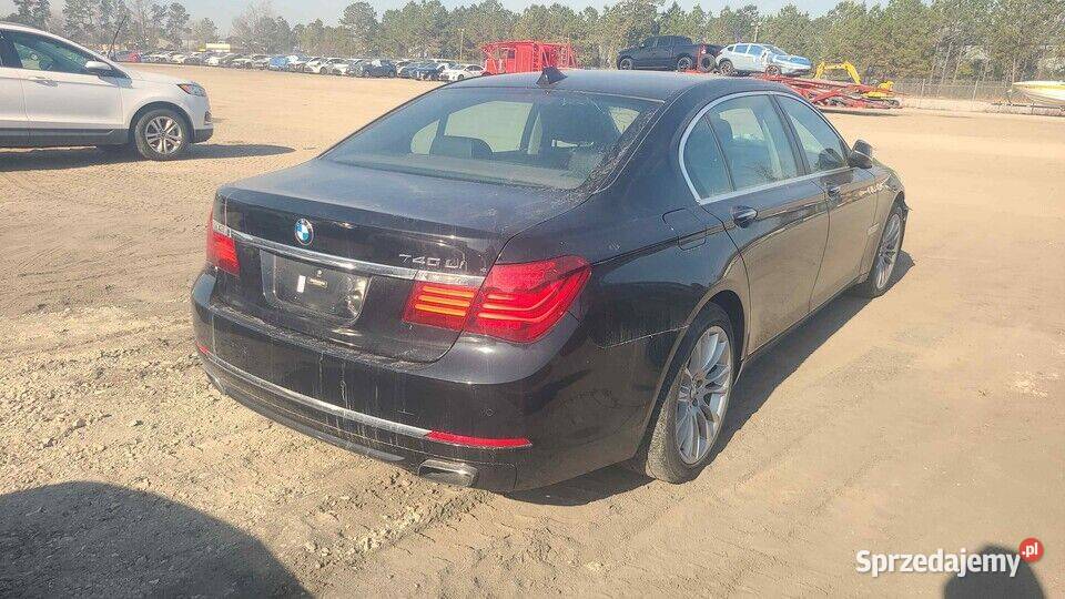 BMW 740LI 30 RWD minimalnie uszkodzony w drodze Żórawina