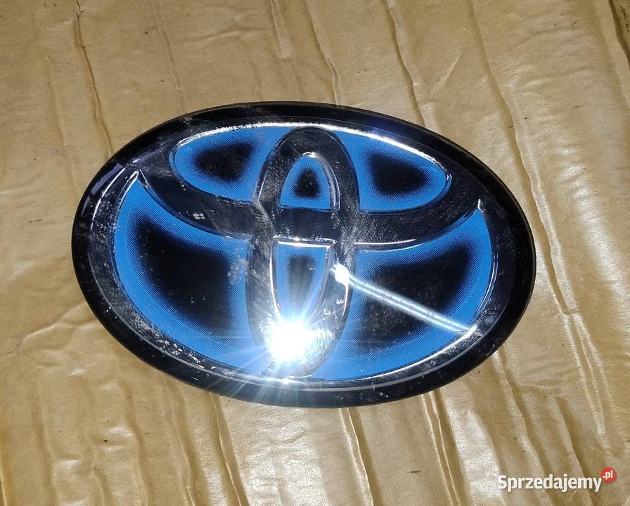 Corolla cross znaczek zaslepka listwa