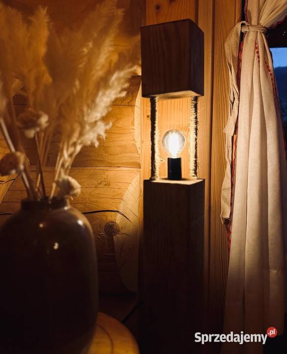 Lampa podłogowa drewniana