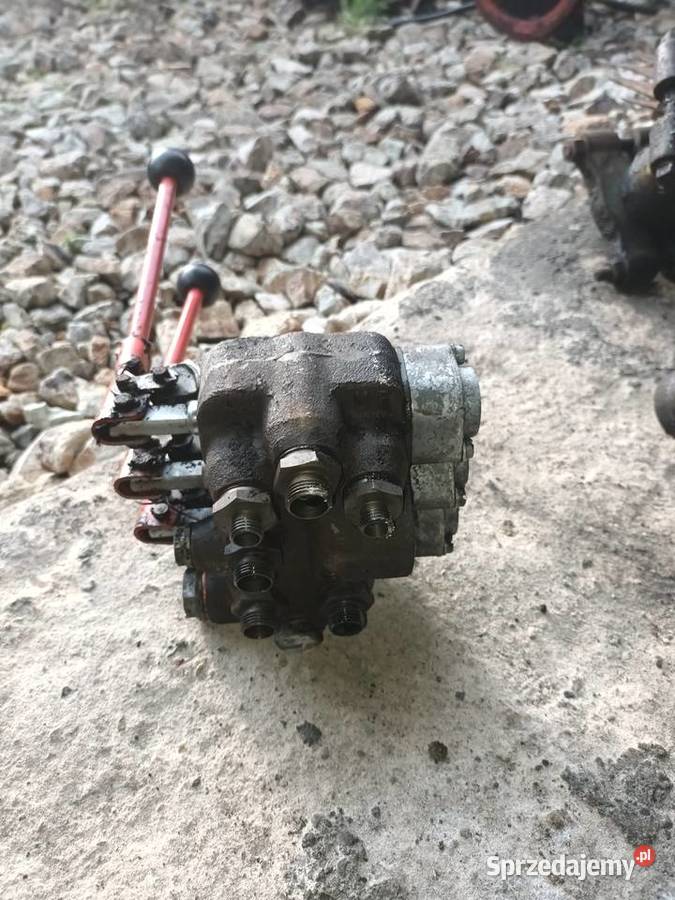 Rozdzielacz hydrauliczny Massey Ferguson nieuszkodzony Rolnictwo sprzedam