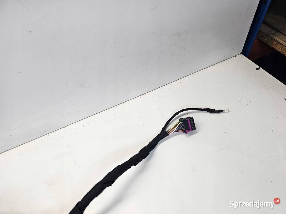WIĄZKA KLAPY BAGAŻNIKA ELEKTRYCZNA AUDI Q3 8U Materiały instalacyjne Przystajń