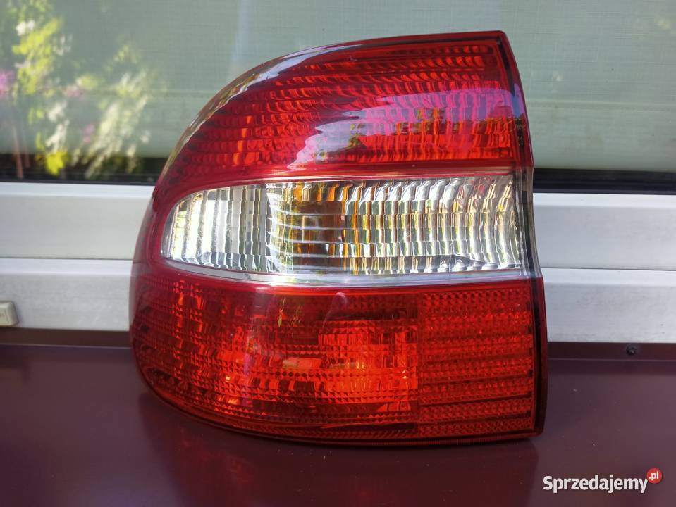 Volvo V40 LIFT lampa tył tylna lewa w błotnik Sieradz sprzedam