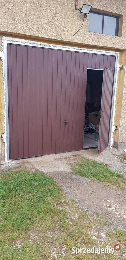 Brama garażowa uchylna dwuskrzydłowa Tarnów