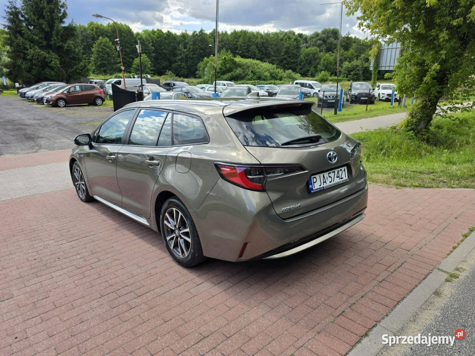 Toyota Corolla Toyota Corolla 18 benzynahybryda Cielcza