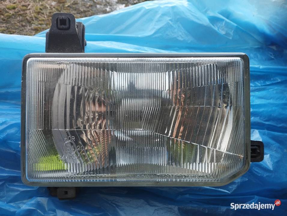 Reflektor Nissan Terrano 1 prawy 2 stan łódzkie Kobiele Wielkie sprzedam
