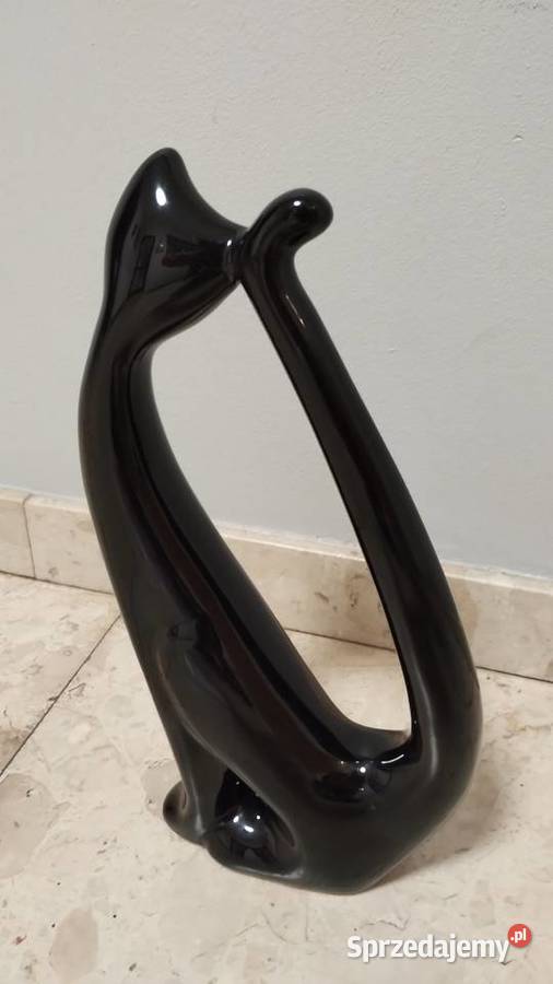 Czarny kot z porcelany