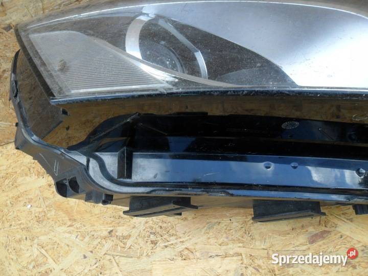 AUDI Q5 LAMPA REFLEKTOR PRAWY XENON Lampy przednie