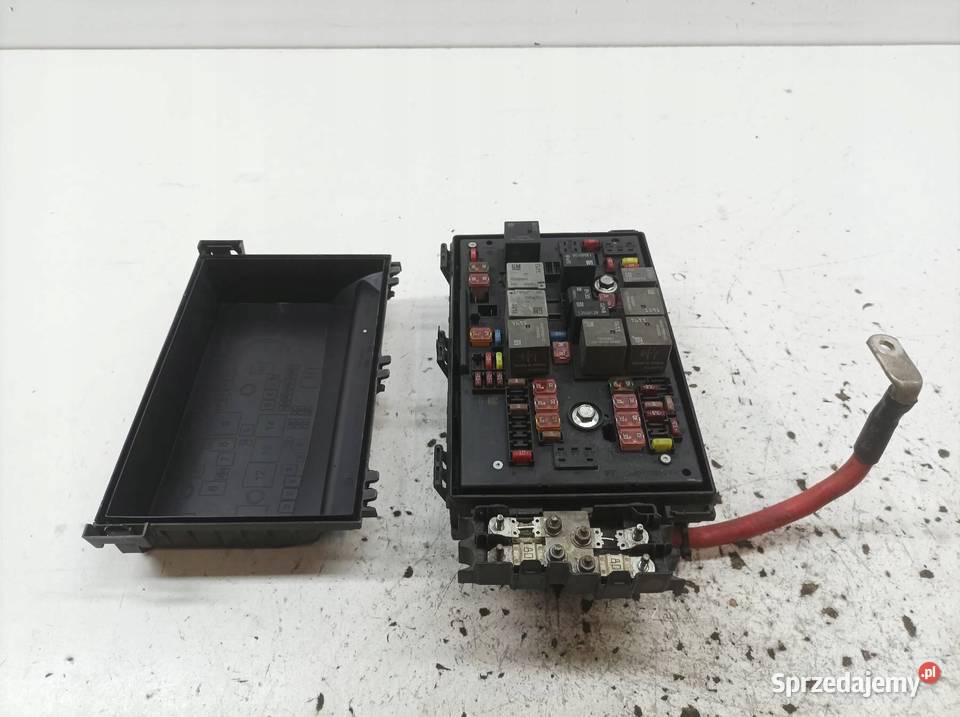 SKRZYNKA BEZPIECZNIKÓW 13318784 RK 20 D Opel