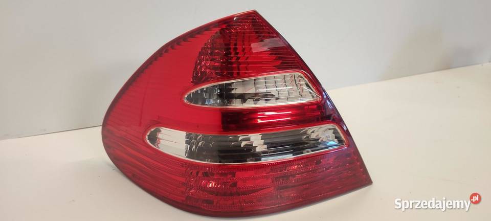 MERCEDES W211 LAMPA PRAWY TYŁ A2118200364 osobowe