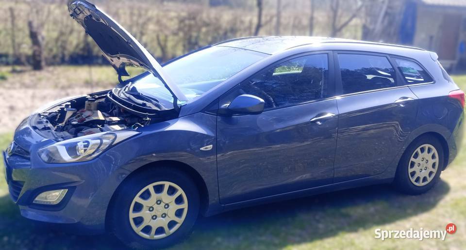 Hyundai I30 kombi z 2014 roku z fabryczną Warszawa sprzedam