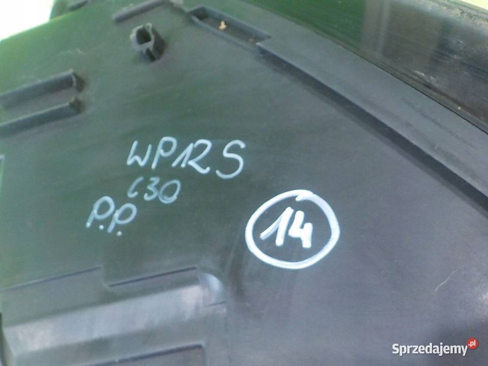 VOLVO C30 25T5 07r 3D lampa prawa przod 30657175 osobowe Suków