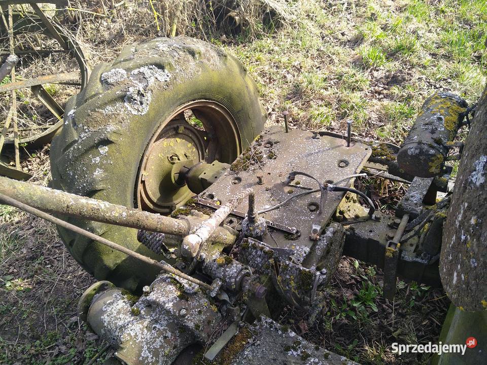 Skrzynia na części w całości Farmal Ciągniki warmińsko-mazurskie Ełk