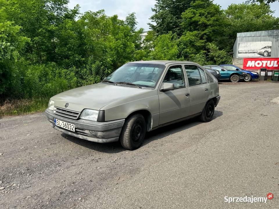 Opel kadett 1989r 13 Ważne oplaty Kadett Zabrze sprzedam