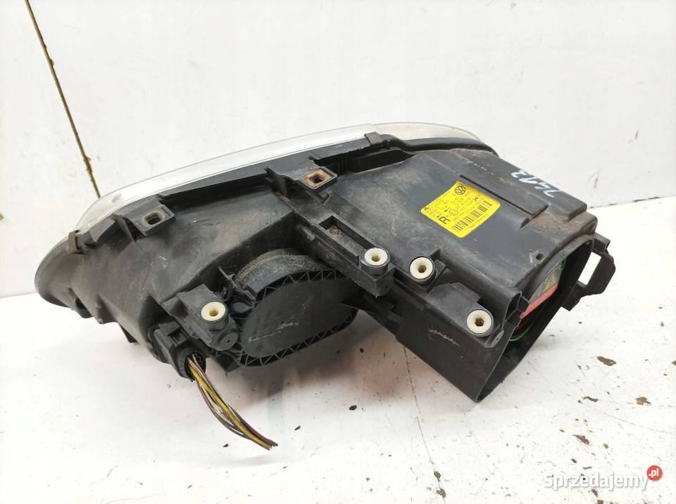 LAMPA PRZÓD PRAWA XENON EU 0301205272 VW