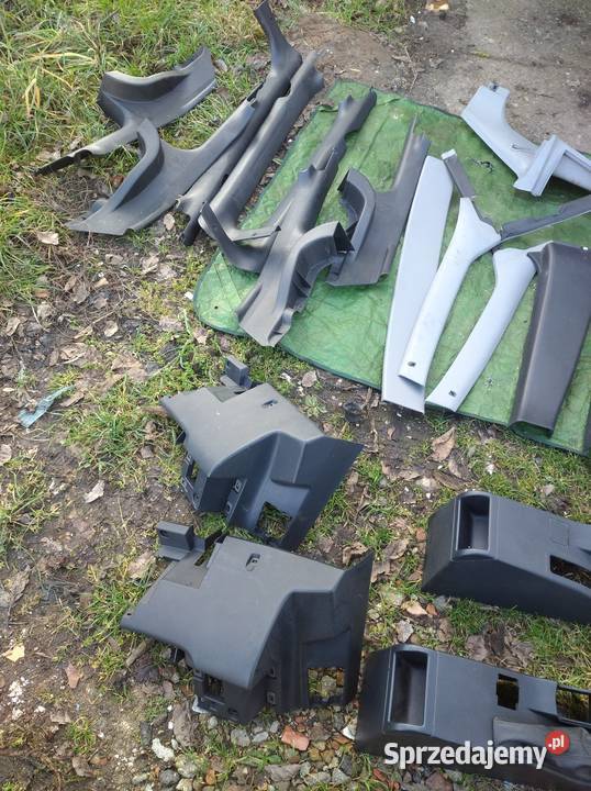 Elementy plastikowe listewki osłony alfa 146 Wyposażenie wnętrza Poznań sprzedam
