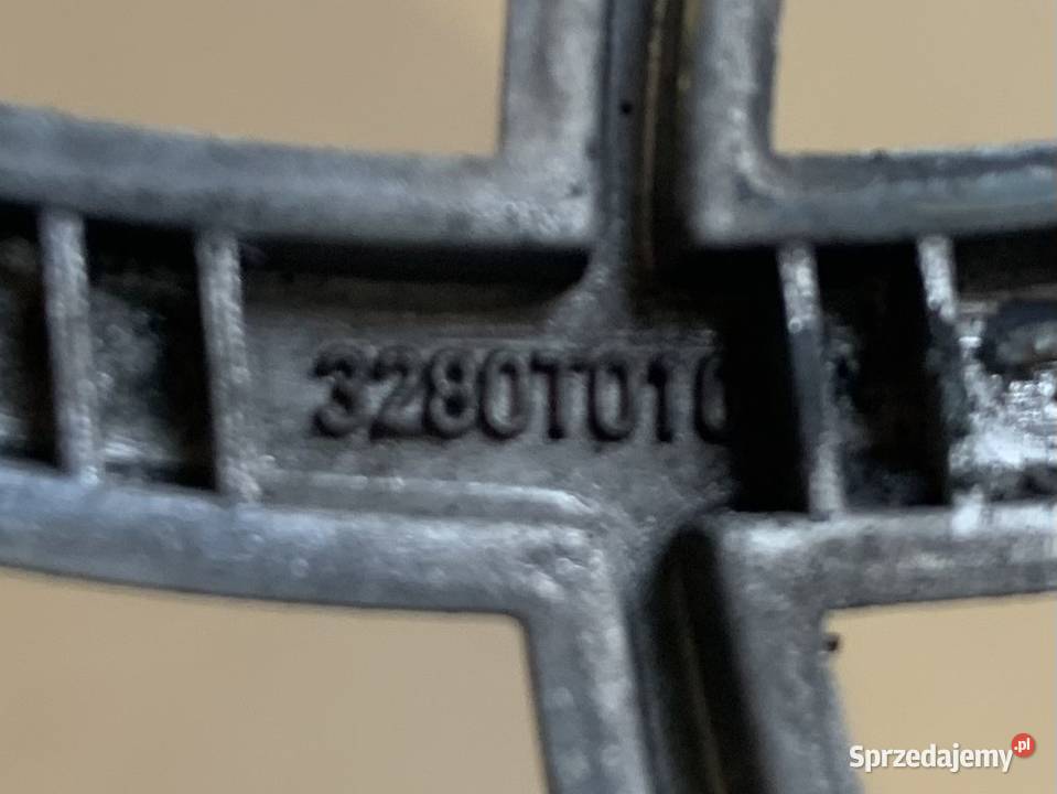 3280T010 emblemat znaczek tylnej klapy Toyota Szczecin sprzedam