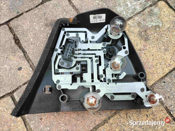 Oprawa żarówek tylna prawa w lampe BMW E46 SEDAN Poręba sprzedam