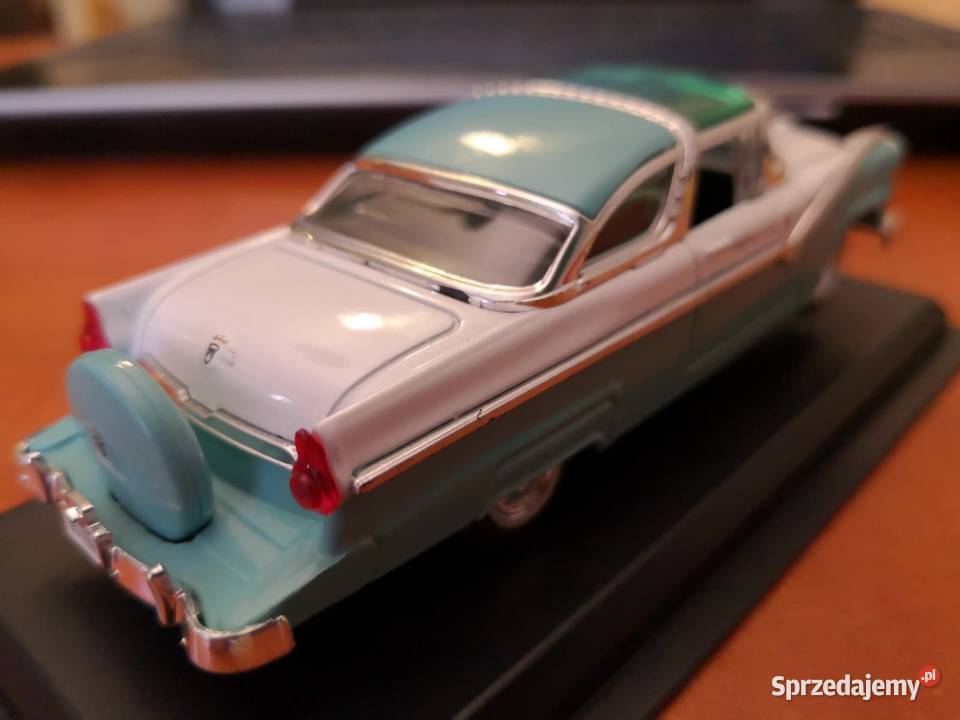 Model Ford Fairlaine Crown Victoria 143 Wrocław