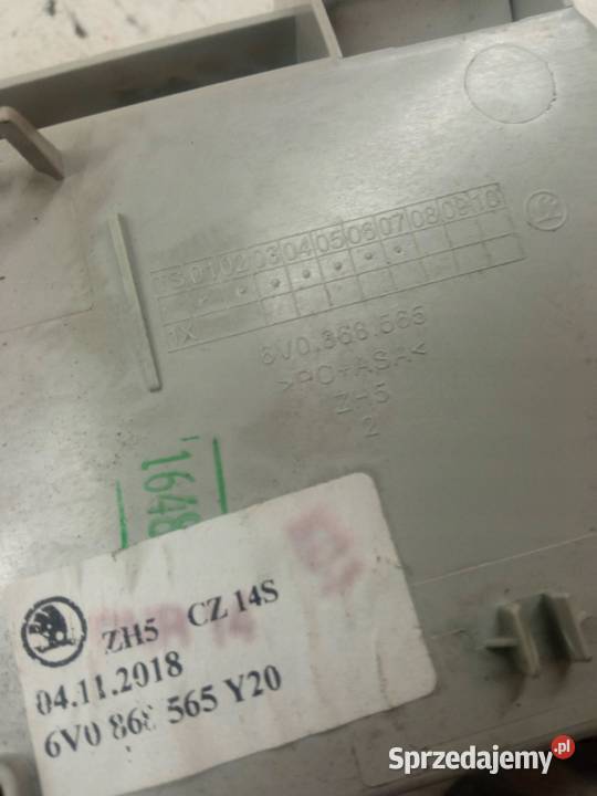 SCHOWEK PODSUFITKI 6V0868565 Skoda Rapid I