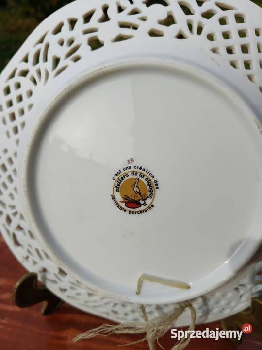Dekoracyjny ażurowy talerz porcelanowy z Wrocław