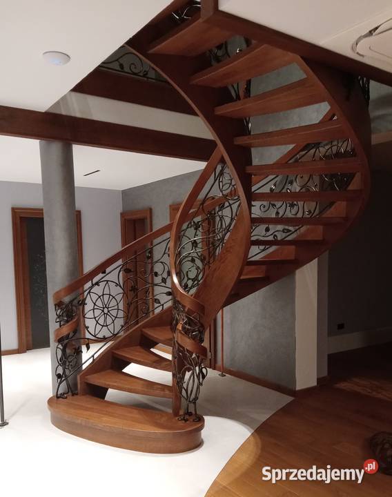 Schody drewniane giete krecone balustrada kuta Tokarnia