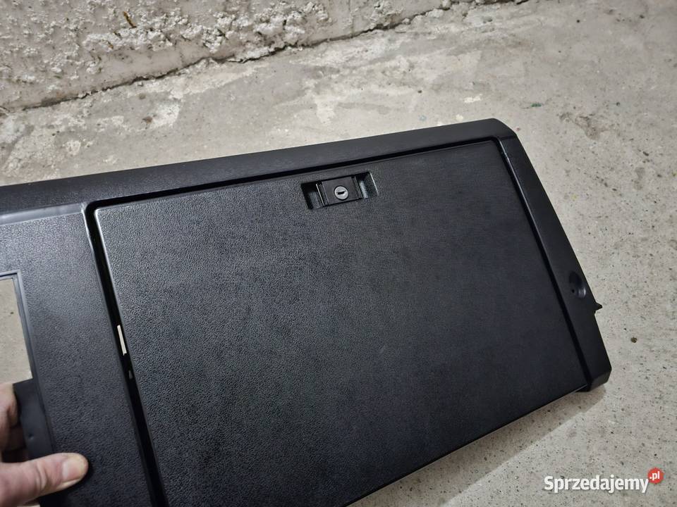 Schowek Vw Passat b2 32b czarny Elbląg