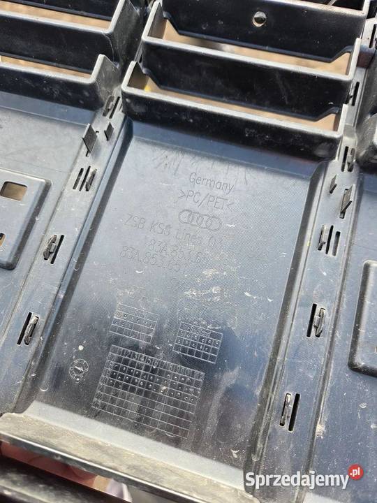 Grill Atrapa Chłodnicy Audi Q3 F3 83A853651B Atrapy dolnośląskie