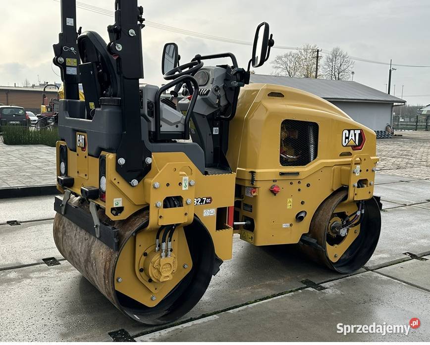 WALEC DROGOWY CATERPILLAR CB27 GC Tuliszków