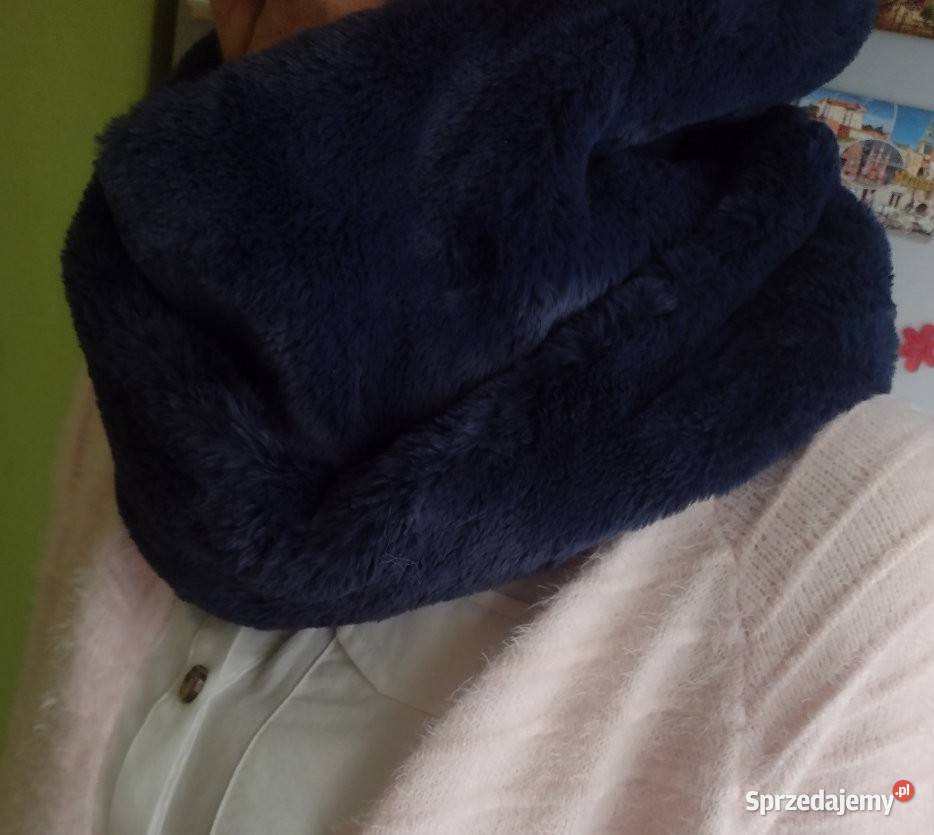 Granatowy Futrzany Komin kopertowy z Londynu Dodatki Kraków