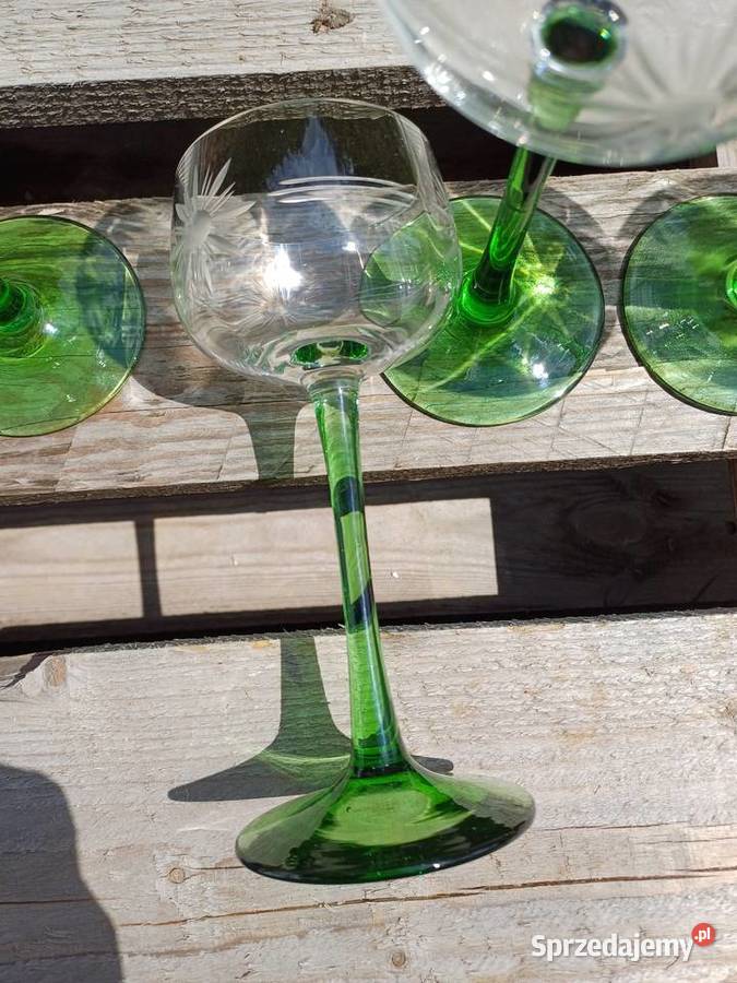 Retro kieliszki z 6070 lat do wina i szampana sprzedam