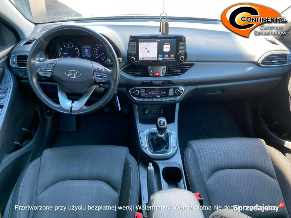 Hyundai i30 Bogate wyposażeniebenzynka III 2017 manualna Żory sprzedam
