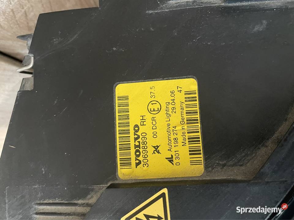 Volvo S40 V50 reflektor Xenon prawy 30698890 Kozubszczyzna