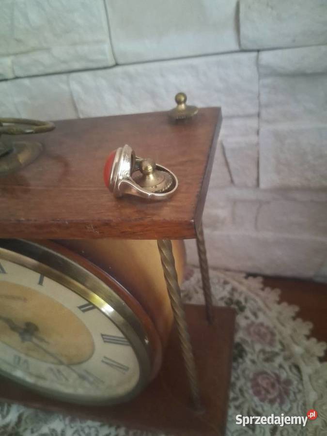 Złoty pierścionek z naturalnym koralem 333