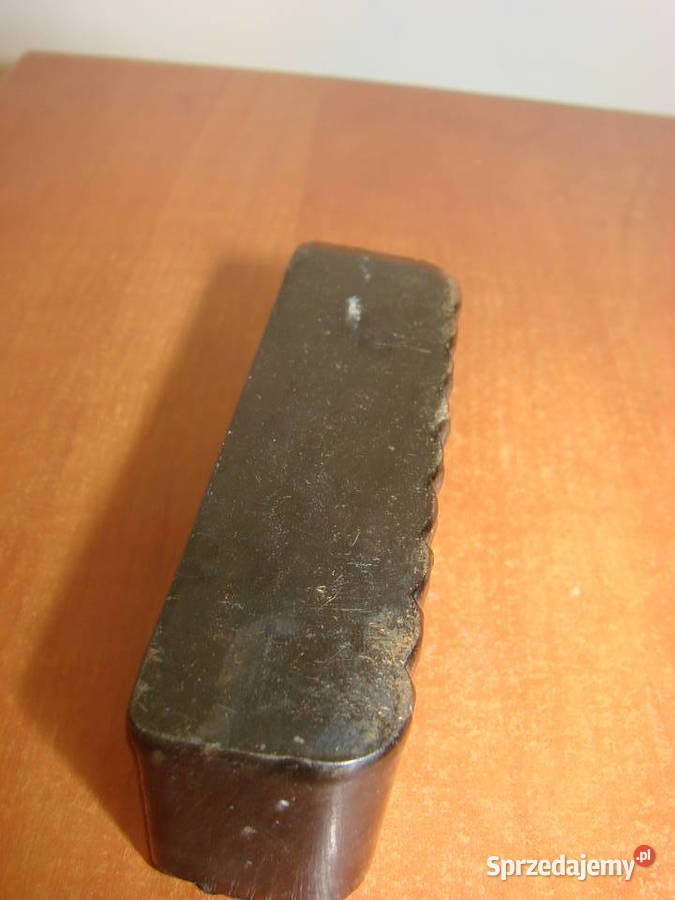 stara ebonitowa popielniczka samochodowa PRL