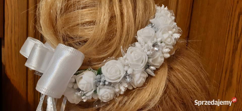 Wianek komunijny bialo srebrny na kok