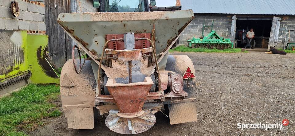 Rozsiewacz do wapna RCW nieuszkodzony dolnośląskie Czerwony Kościół