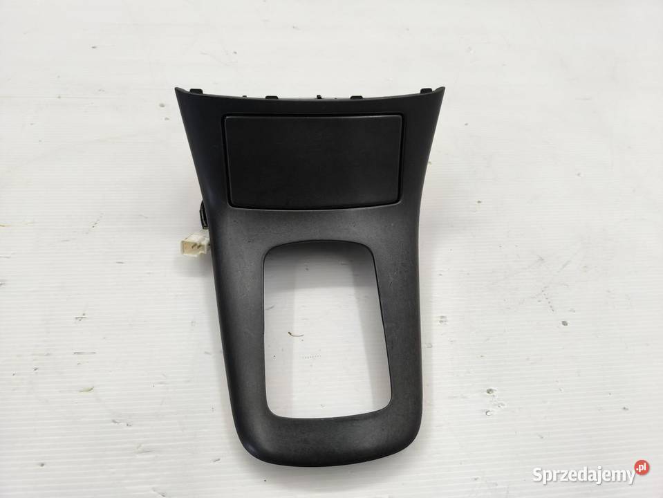 POPIELNICZKA PANEL TOYOTA AVENSIS II T25