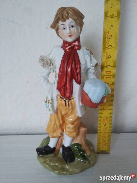 Figurka młodzieniec z koszem Ropa