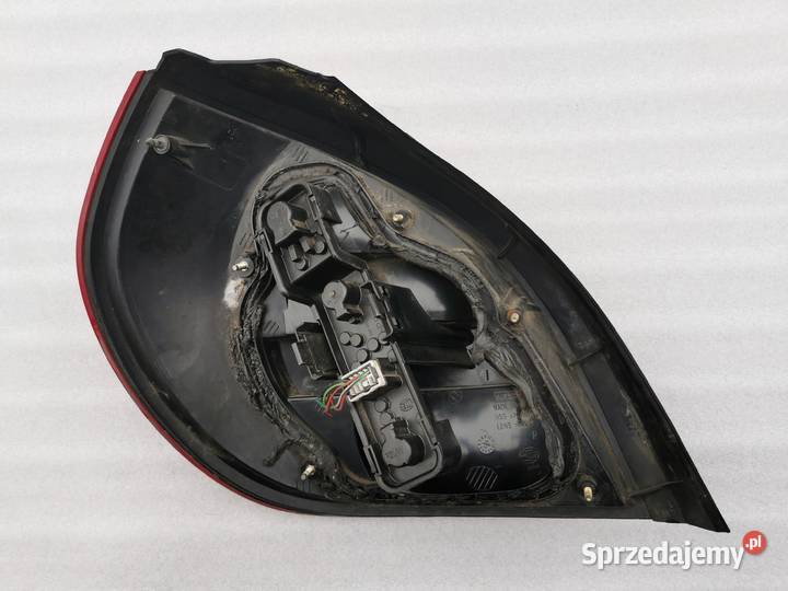 Lampa Prawy Tył Tylna Prawa Nissan Almera N16 Oświetlenie