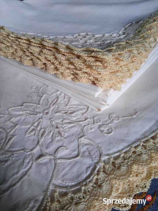 KREMOWE SERWETKI STOŁOWE HAFTOWANE Z KORONKĄ Piła sprzedam