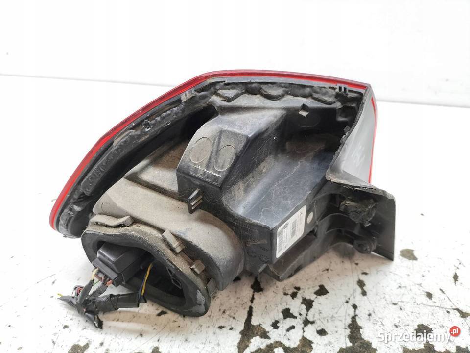 LAMPA TYŁ PRAWA SEDAN USA 561945208B VW