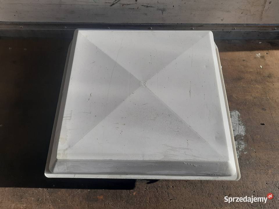 Szyberdach z wentylatorem 12V do przyczepy