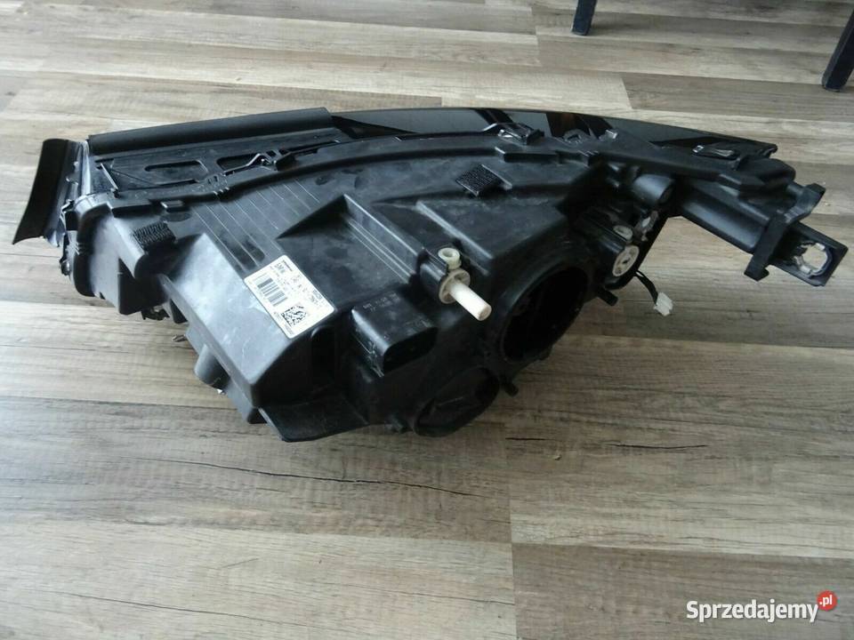 Reflektor prawy 90043398 do BMW i3 I01 2013 Oświetlenie Świerzawa