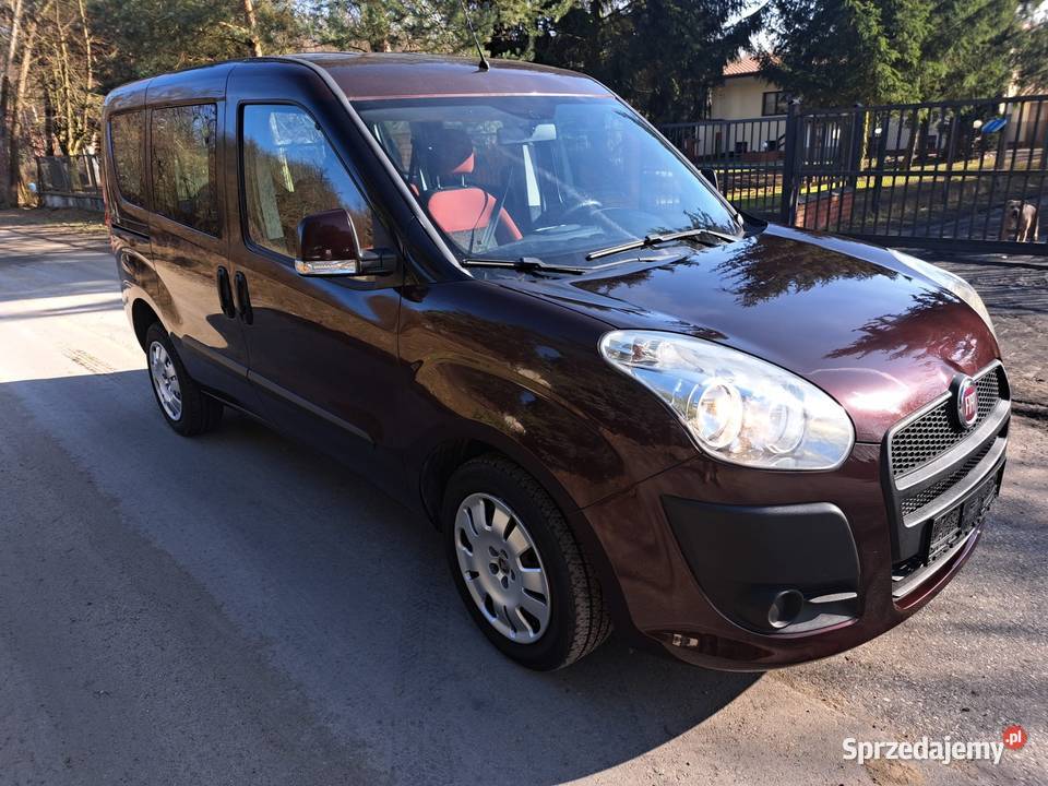 Śliczny Fiat Doblo 14 benzyna 90 2011r 5 osób sprzedam