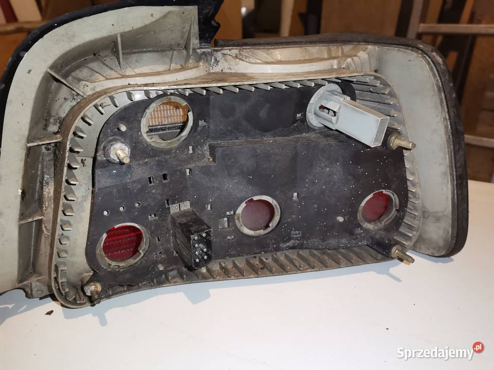 Lampa lewa tylna BMW e36